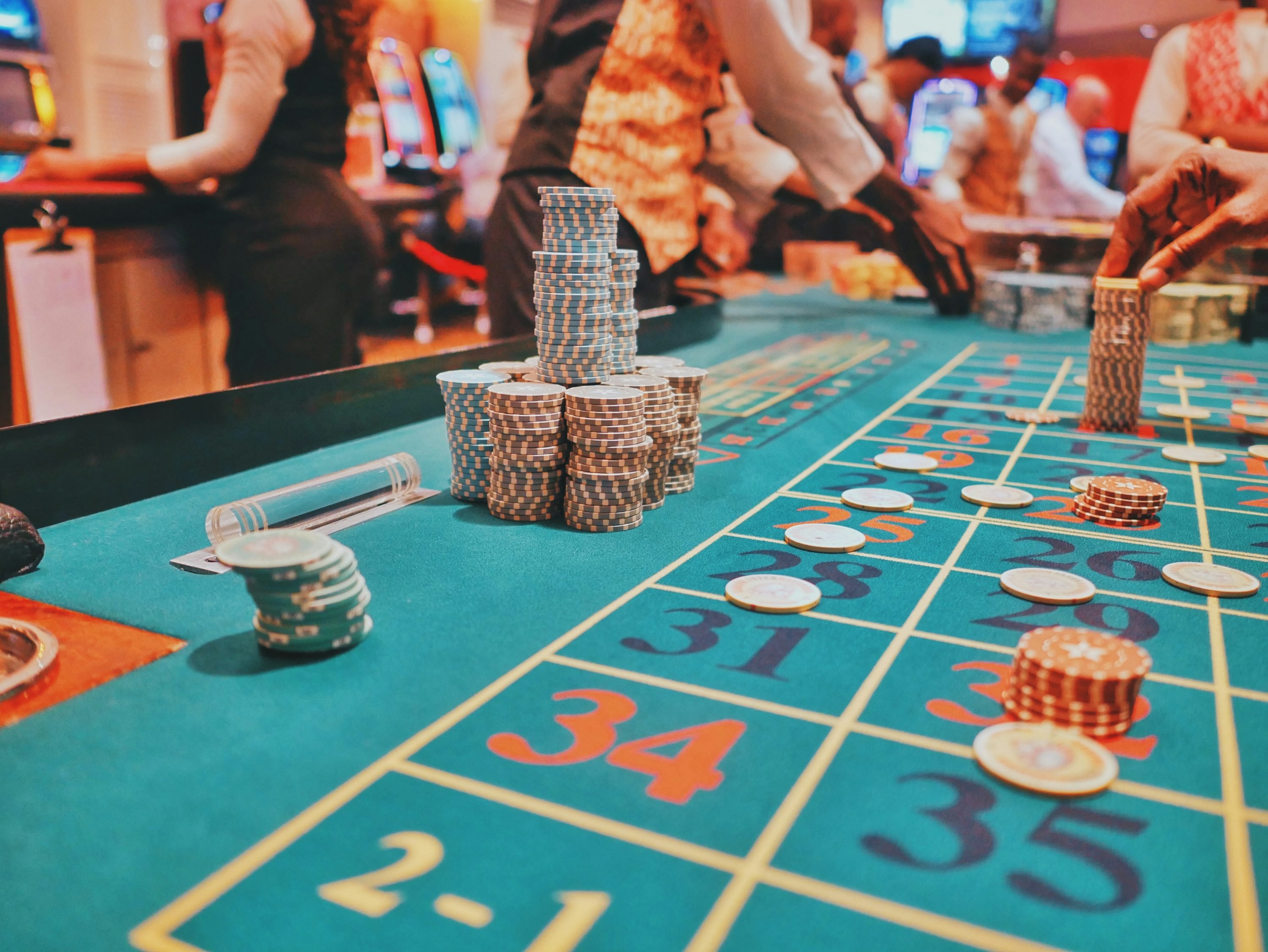 dmo slot mobile app showing live roulette table with real-time bet placement interface
